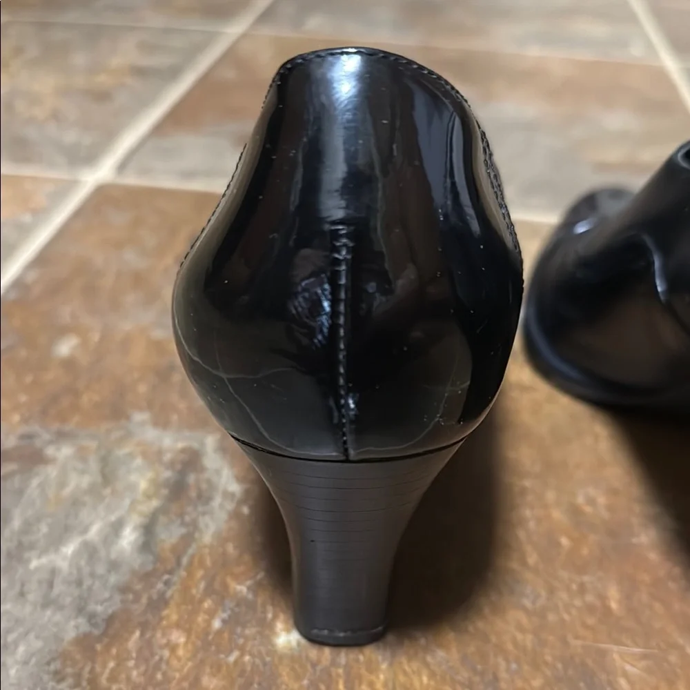 Via Spiga Black Patent Leather Oxfords - Picture 5 of 11